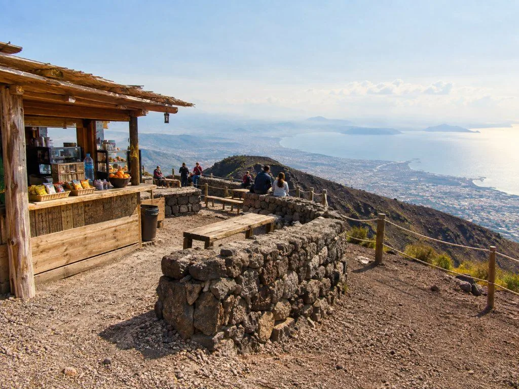 Il golfo di Napoli e la penisola sorrentina visti dalla cima